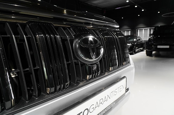 Toyota Land Cruiser 19 of 30