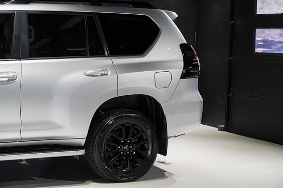 Toyota Land Cruiser 5 of 30