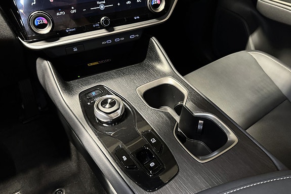 Lexus RZ450e 17 of 22