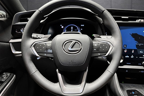 Lexus RZ450e 14 of 22