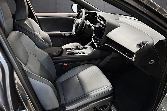 Lexus RZ450e 11 of 22
