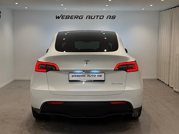 Tesla Model Y 6 of 23