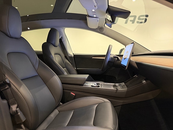 Tesla Model Y 11 of 23
