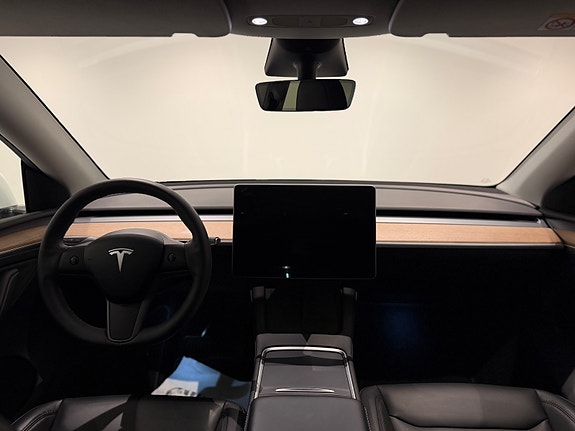 Tesla Model Y 14 of 23