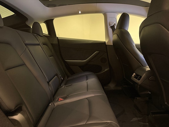 Tesla Model Y 20 of 23