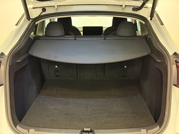 Tesla Model Y 21 of 23