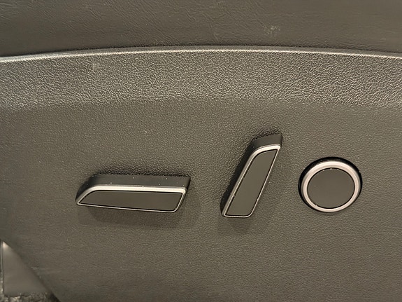 Tesla Model Y 10 of 23