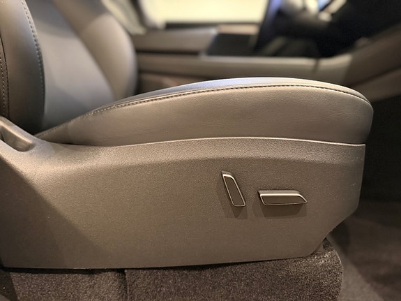 Tesla Model Y 12 of 23