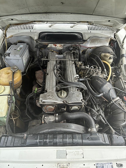 Mercedes-Benz SL280 9 of 18