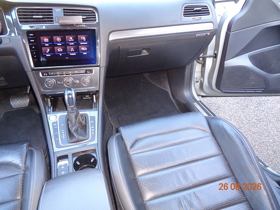 Volkswagen e-Golf VII 16 of 27