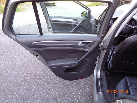 Volkswagen e-Golf VII 17 of 27