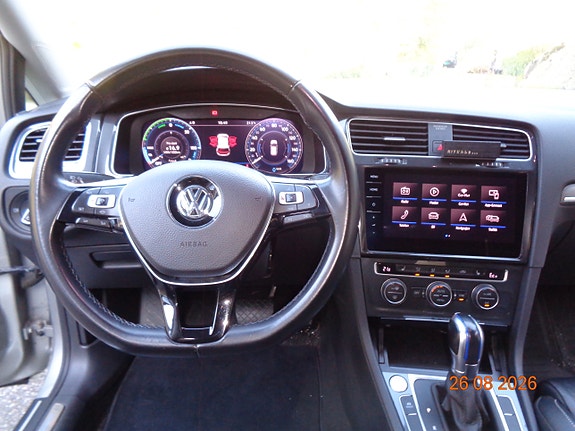 Volkswagen e-Golf VII 15 of 27