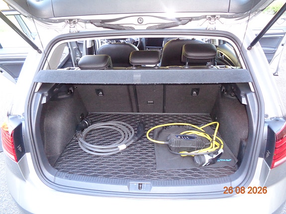 Volkswagen e-Golf VII 12 of 27