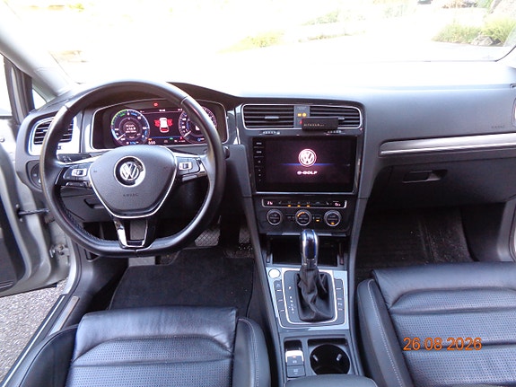 Volkswagen e-Golf VII 14 of 27