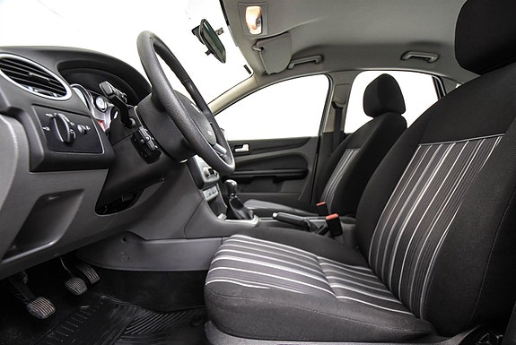 Ford Focus 12 of 21