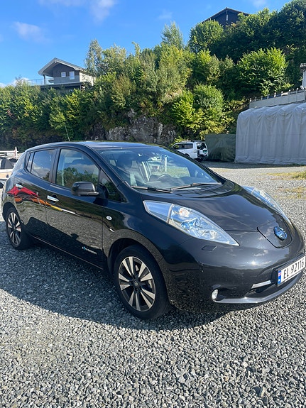 Nissan Leaf 10 of 23