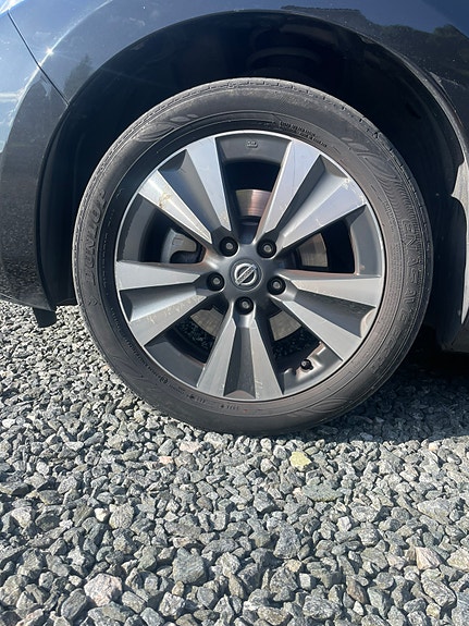Nissan Leaf 4 of 23
