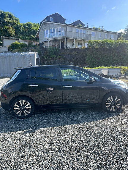 Nissan Leaf 8 of 23