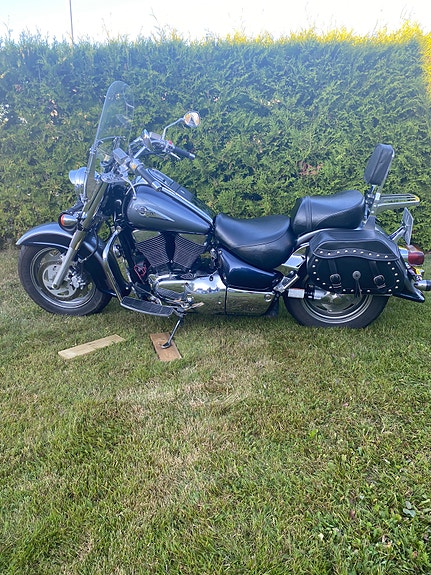 Suzuki Intruder 1500 LS 3 of 5