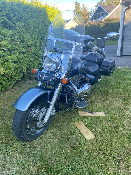 Suzuki Intruder 1500 LS 2 of 5