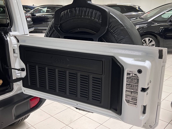 Jeep Wrangler Unlimited 16 of 30
