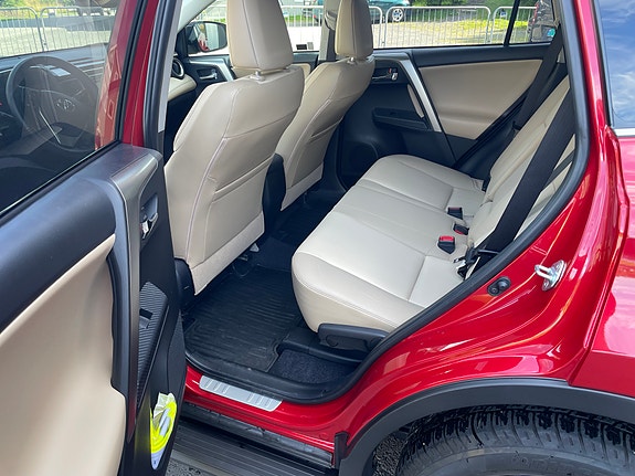 Toyota RAV4 27 of 30