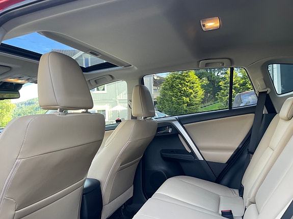 Toyota RAV4 21 of 30