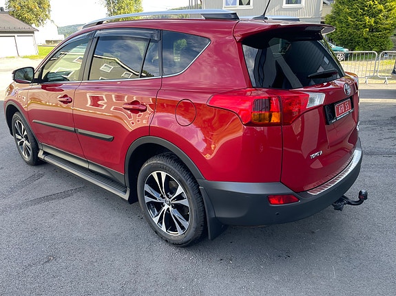 Toyota RAV4 8 of 30