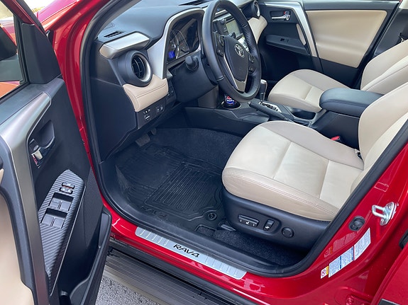 Toyota RAV4 26 of 30