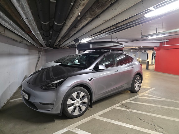 Tesla Model Y 3 of 9