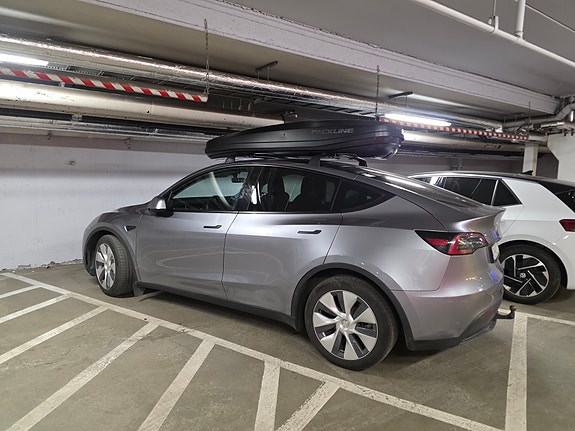 Tesla Model Y 4 of 9