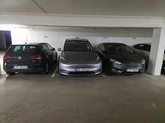 Tesla Model Y 2 of 9