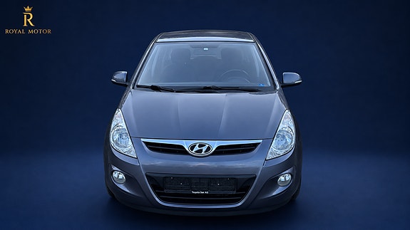 Hyundai i20 2 of 15