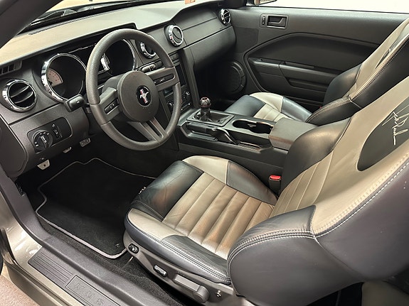 Ford Mustang 14 of 30