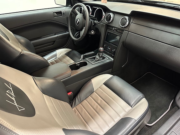 Ford Mustang 23 of 30