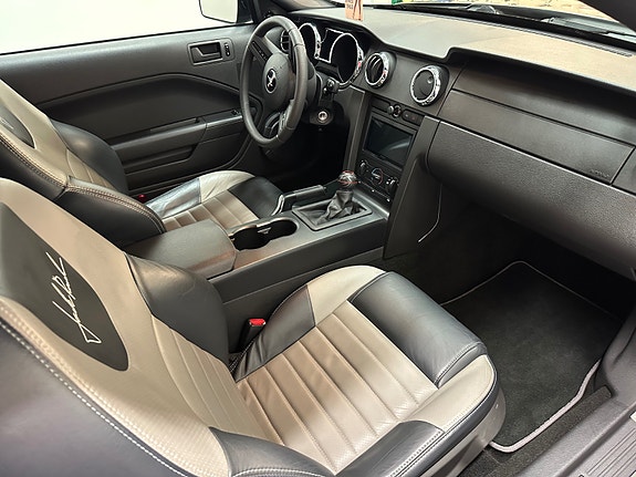 Ford Mustang 24 of 30