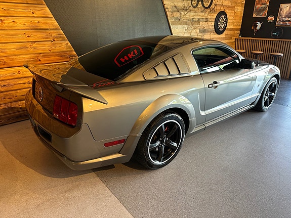 Ford Mustang 9 of 30