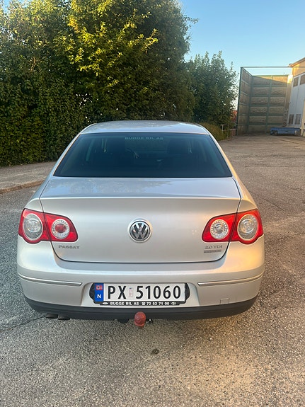 Volkswagen Passat 3 of 30