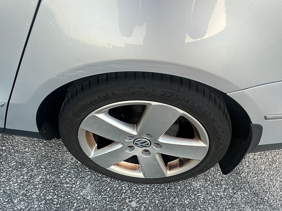 Volkswagen Passat 13 of 30