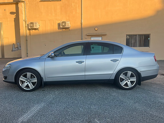 Volkswagen Passat 6 of 30