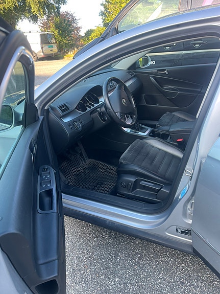Volkswagen Passat 24 of 30