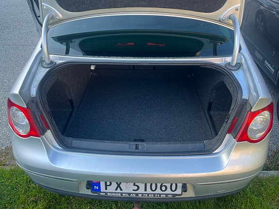 Volkswagen Passat 29 of 30
