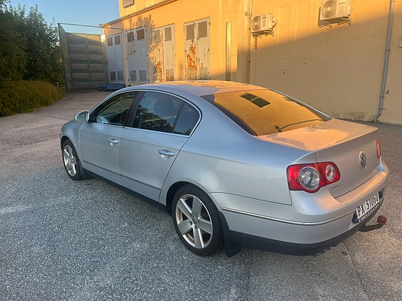 Volkswagen Passat 5 of 30