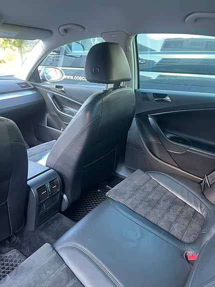 Volkswagen Passat 28 of 30