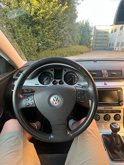 Volkswagen Passat 22 of 30