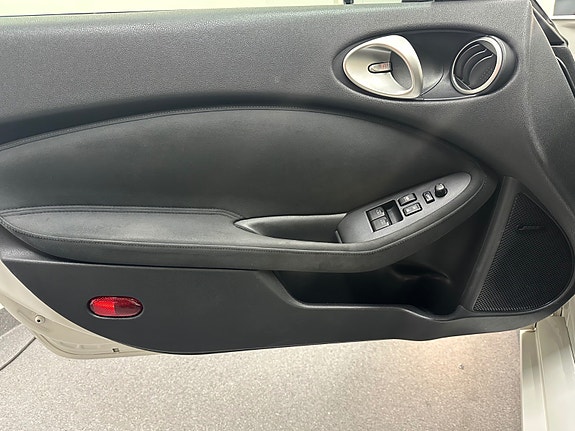 Nissan 370 Z 17 of 30