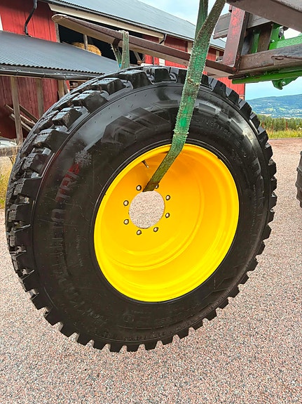 Komplett vinterhjulsett på felg, med pigg. Til John Deere 6130R. 2 of 7