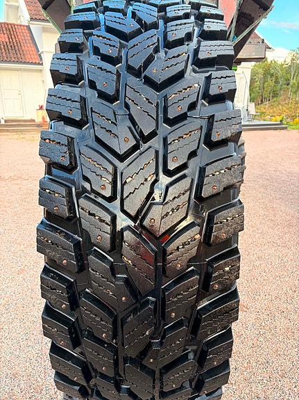 Komplett vinterhjulsett på felg, med pigg. Til John Deere 6130R. 7 of 7