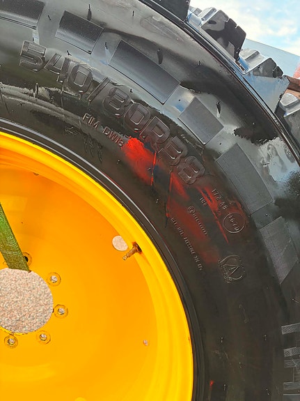 Komplett vinterhjulsett på felg, med pigg. Til John Deere 6130R. 5 of 7