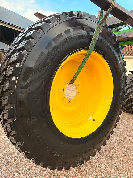 Komplett vinterhjulsett på felg, med pigg. Til John Deere 6130R. 4 of 7